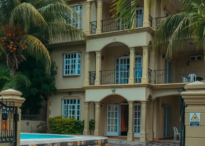RS Villas: Beachfront Apartments with Pool and Wi-Fi Flic en Flac