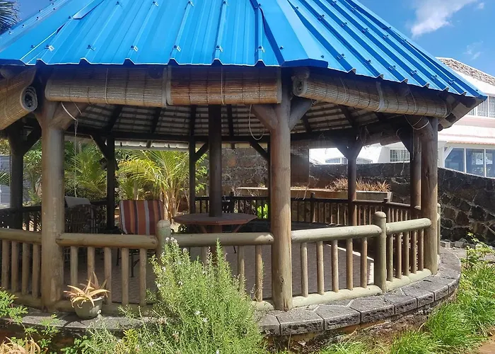 Pet friendly Rooms On The Bay With Ocean View Pointe aux Canonniers
