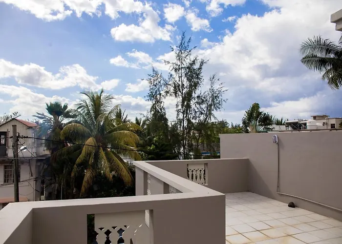 3 Bedrooms House At Flic En Flac 500 M Away From The Beach With Enclosed Garden And Wifi