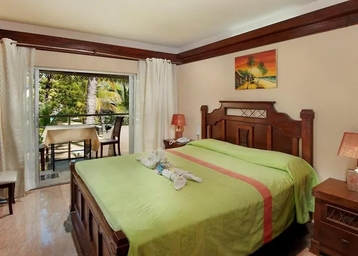 Flic en Flac Cheap Hotels near Manille Airport (MNL)