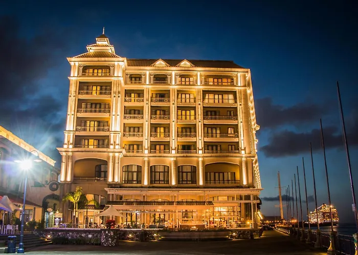 Port Louis Hotels With Jacuzzi in Room near Natural History Museum