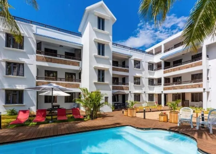 Pet friendly Sweet Beach Apt-Pool, Terrace, Ground Floor, Few Steps From Beach! Flic en Flac